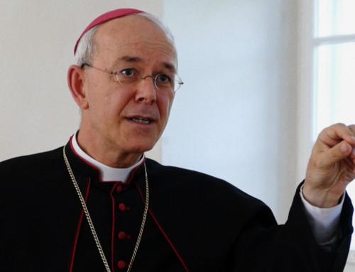 Il vescovo Schneider: un serio impegno del Vaticano nei confronti della Fraternità San Pio X segnerebbe «l’inizio della fine» del progetto modernista