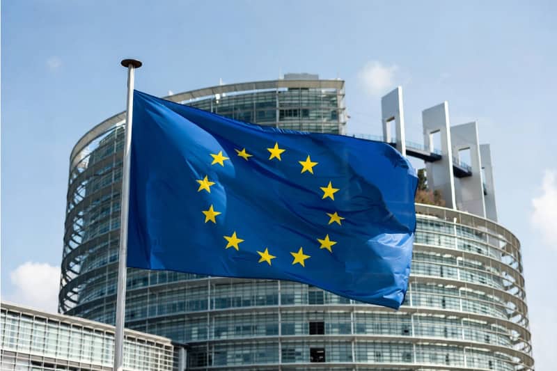 Parlamento europeo - Immagine generata con IA tramite Grok Imagine di xAI