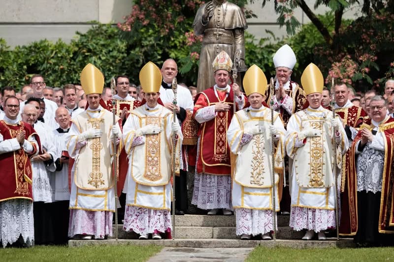 FSSPX consacrazione episcopali senza mandato del 01.072026 (foto da internet, autore ignoto)